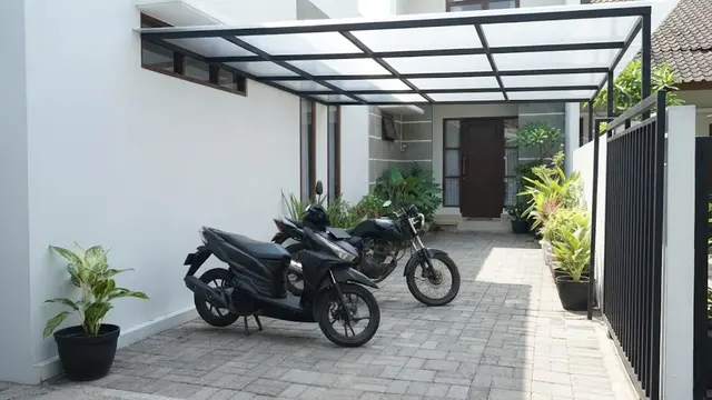 Ide Membuat Area Parkir Motor Tetap Rapi di Rumah Tanpa Garasi