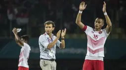 Pelatih Indonesia, Luis Milla, usai pertandingan melawan Laos pada laga Asian Games di Stadion Patriot, Jawa Barat, Jumat (17/8/2018). Indonesia menang 3-0 atas Laos. (Bola.com/Vitalis Yogi Trisna)