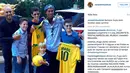 Mantan Pemain Barcelona, Ronaldinho memiliki 10,2 juta pengikut pada akun Instagramnya, Ronaldinho juga pemain yang murah senyum dan dekat dengan penggemarnya. (Photo/Instagram)