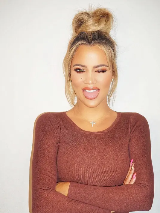 Dilansir dari USWeekly, seorang sumber mengatakan bahwa menjadi seorang ibu benar-benar mengubah hidup Khloe. (instagram/khloekardashian)