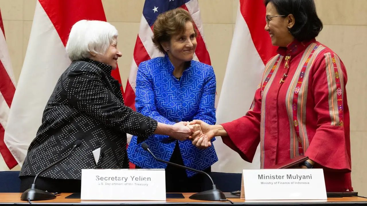 Menteri Keuangan Amerika Serikat Janet Yellen dan Menteri Keuangan Repubik Indonesia Sri Mulyani Indrawati menandatangani Kesepakatan Infrastruktur dan Keuangan Indonesia.