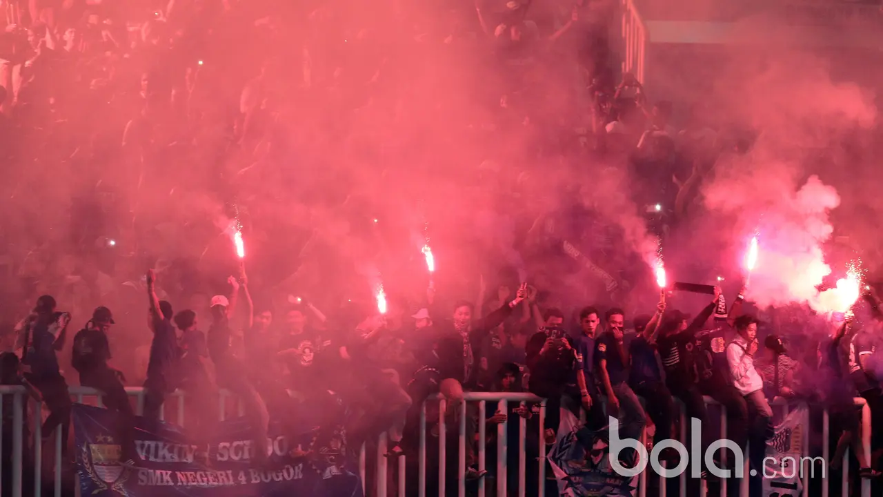 Flare di final Piala Presiden 2017
