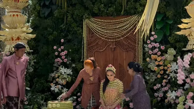 Luna Maya saat Prosesi Siraman dan Sungkeman. [@lunamaya]