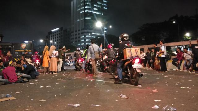 Massa Aksi Di Depan Gedung Dpr Mulai Membubarkan Diri News Liputan6 Com