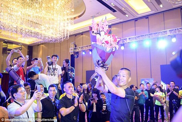 Mao pemegang rekor pemilik waktu terlalu plank challenge | Photo: Copyright asiantown.net