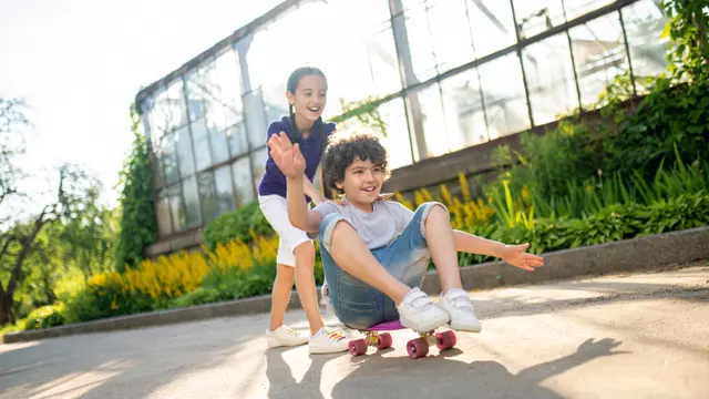 Mengenal Jellyfish Parenting, Gaya Asuh yang Fleksibel dan Berpusat pada Anak (Foto: Freepik/zinkevych)