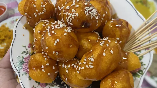 luqaimat makanan manis yang sangat popular di Dubai