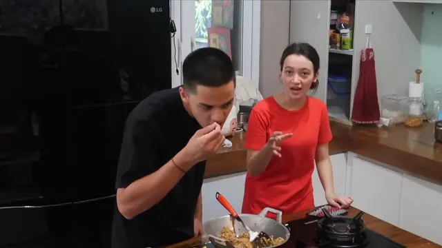 Masak Bareng, Ini 7 Momen Manis Megan Domani dan Jeremie Moeremans