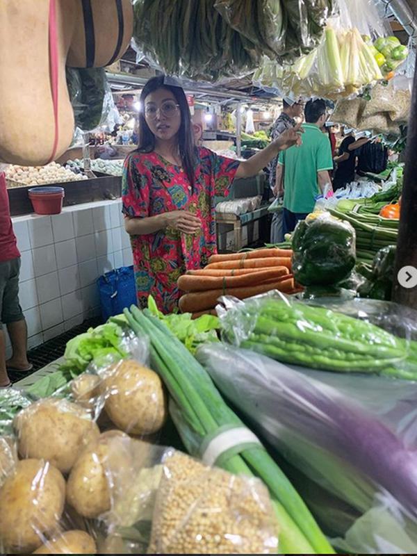 Sarwendah kenakan daster ke pasar demi Betrand Peto