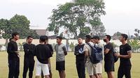 Skuad Persib Bandung saat tengah diliburkan dari aktivitas latihan pada Sabtu (17/9/2022). Hari libur didapatkan skuad Maung Bandung setelah berhasil menang 5-2 atas Barito Putera dalam laga pekan ke-10 BRI Liga 1 2022/2023, Jumat (16/9/2022). (Bola.com/Erwin Snaz)