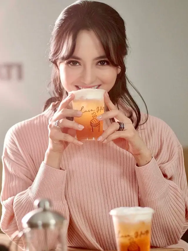 4 Bisnis Kuliner Ririn Ekawati, Dari Jual Kopi Hingga Batagor. (Sumber: Instagram/ririnekawati)