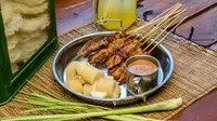 Ilustrasi Sate Ayam Bumbu Kecap Credit: freepik.com