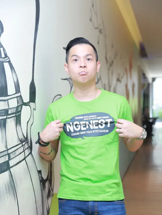 Ditemui di syukuran film ‘Ngenest’ di kawasan Menteng, Jakarta Pusat, Senin (11/1/2016), pria 33 tahun ini bahkan merasa jika dirinya harus masuk ke panti rehab lantaran tak bisa lepas dari kopi. (Galih W. Satria/Bintang.com)