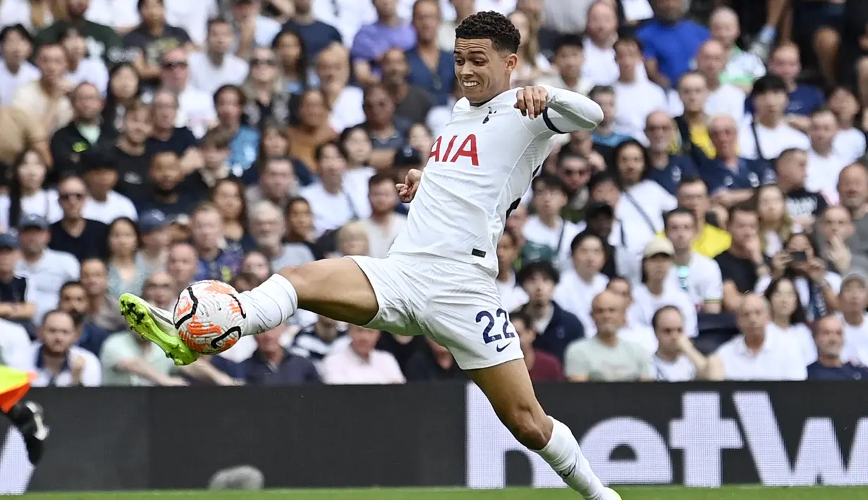 Brennan Johnson merupakan rekrutan baru Tottenham yang ditebus dari Nottingham Forest dengan banderol 55 juta euro. Namun, pemain asal Wales tersebut tidak selalu menjadi pilihan utama di bawah asuhan manajer Ange Postecoglou. Dari delapan pertandingan di semua kompetisi, Johnson belum berhasil mencetak gol. (AFP/Justin Tallis)