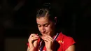 Ini adalah medali emas juara dunia yang kedua bagi Carolina Marin setelah 2014. Minggu (16/8/2015). (Bola.com/Arief Bagus)