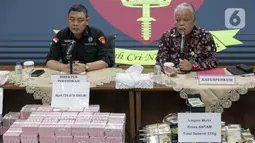 Barang bukti yang disita dari Zarof Ricar mencapai Rp 920 miliar lebih berikut logam mulia, yakni emas batangan seberat 51 kg. (Liputan6.com/Herman Zakharia)