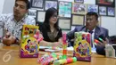 Sejumlah permen jari diperlihatkan saat jumpa pers di Jakarta, Senin (17/10). Dalam keteranganya pihak permen jari  PT Rizki Abadi Jaya Anugerah membantah bila ada bahan narkoba di produknya tersebut. (Liputan6.com/Angga Yuniar)