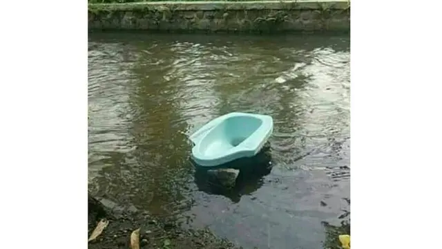 6 Penempatan WC di Tempat Terbuka Ini Tidak Terduga, Nyeleneh