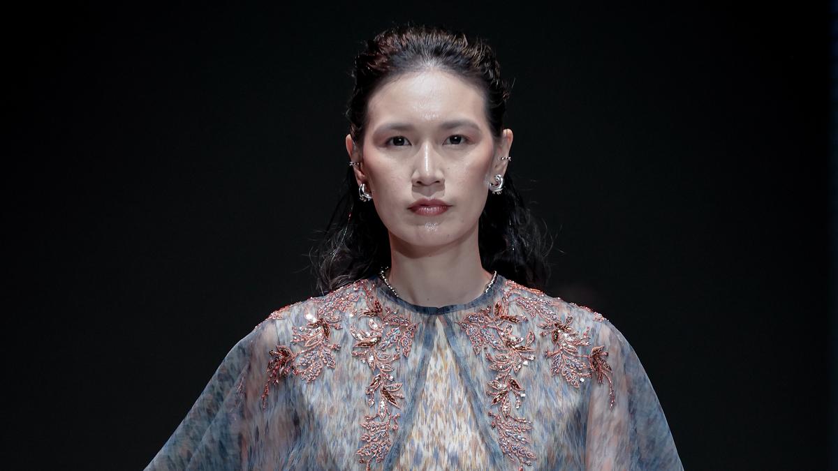 The Isle of Reverie Persembahan IKAT Indonesia di PIFW 2025 dengan Nuansa Musim Panas yang Elegan