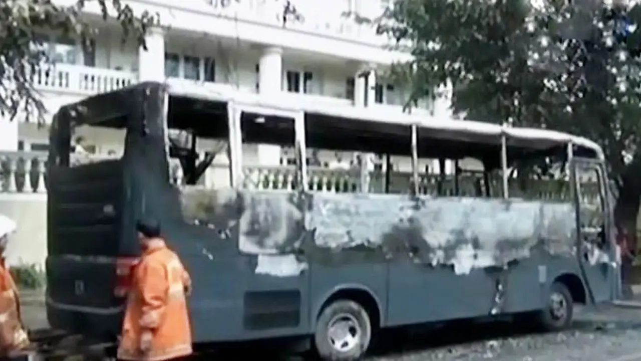(Lip6 Petang) Bus