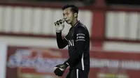 Kiper Bhayangkara FC, Awan Setho, saat melawan Mitra Kukar pada laga Liga 1 di Stadion PTIK, Jakarta, Kamis (17/5/2018). Bhayangkara FC menang 1-0 atas Mitra Kukar. (Bola.com/M Iqbal Ichsan)