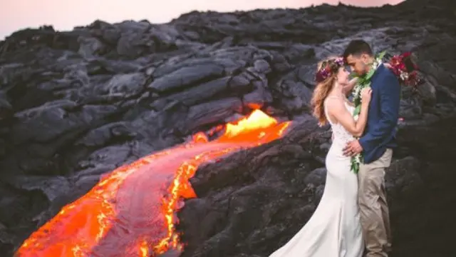 6 Potret Prewedding Paling Ekstrem Ini Ngeri, Salah Satunya Dekat Lava