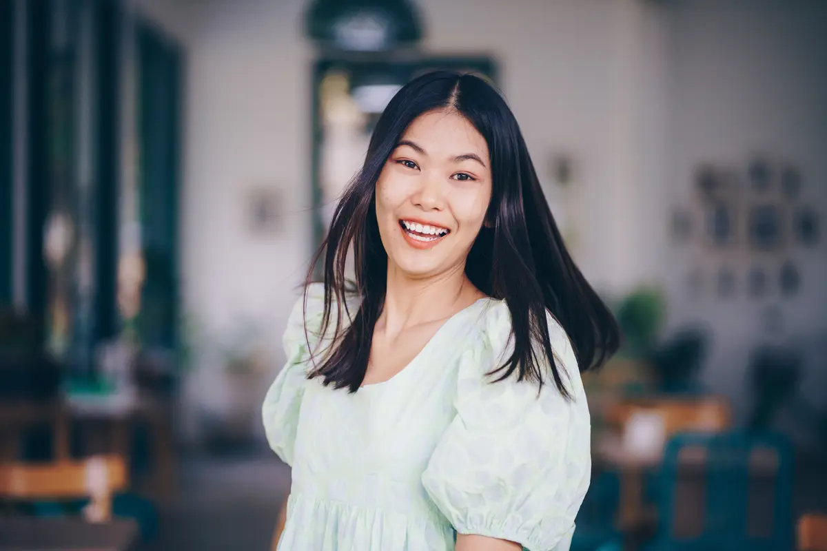 perempuan bahagia