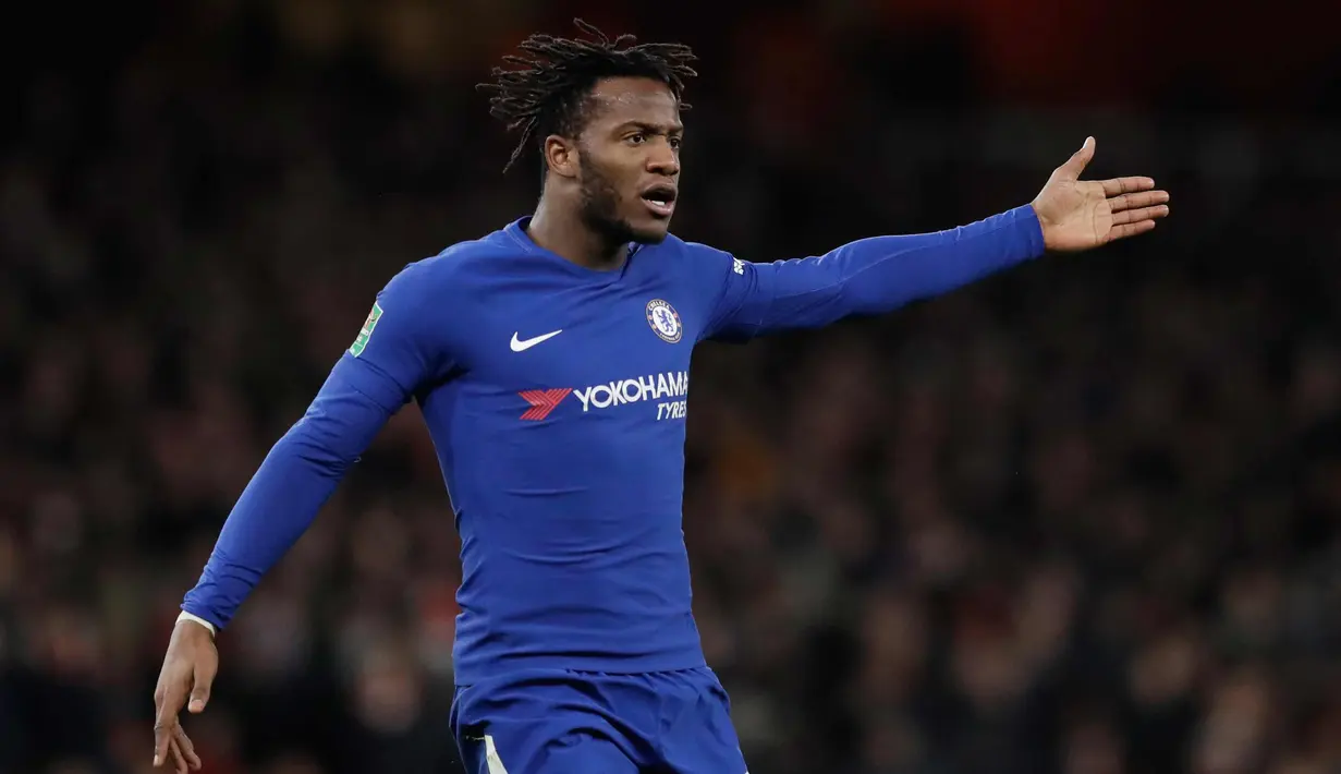 Penyerang Michy Batshuayi saat pertandingan semifinal Piala Liga Inggris antara Chelsea dan Arsenal di stadion Emirates di London 24/1). Michy Batshuayi dipinjamkan dari Chelsea ke Borussia Dortmund. (AP Photo/Matt Dunham)