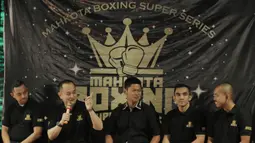 Managing Director Mahkota Promotion, Urgyen  Rinchen Sim, saat jumpa pers di O2 Club, Jakarta, Jumat (23/2/2018). Mahkota Promotion akan menggelar Mahkota Boxing Series untuk mencari petinju professional. (Bola.com/M Iqbal Ichsan)