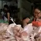 Menjelang berakhirnya libur Hari Raya Idulfitri, harga daging sapi dan ayam justru bertambah tinggi. 