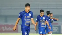 Bek PSIS Semarang, Wahyu Prasetyo, bersama rekan-rekannya usai duel melawan Persija Jakarta pada pekan kedua BRI Liga 1 2021/2022, Minggu (12/9/2021). (Dok PSIS)