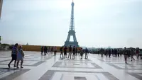 19 Oktober 1901: Catat Sejarah, Pilot Brasil Sukses Kelilingi Menara Eiffel Pakai Balon Udara