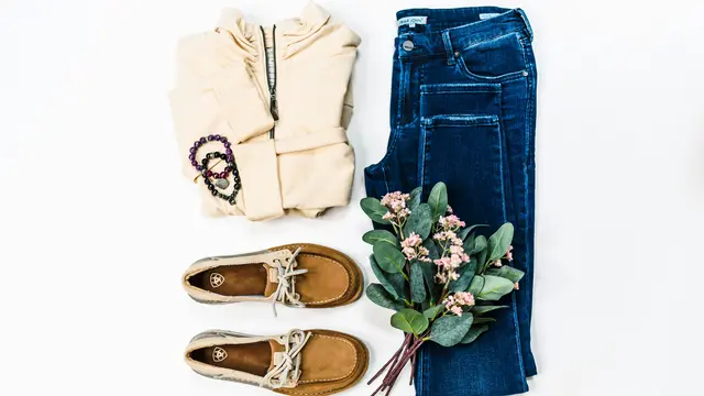 Satu set pakaian lengkap dengan aksesoris