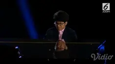 Nominator Grammy Awards 2017, Joey Alexander, turut tampil di Opening Ceremony Asian Games 2018. Penampilannya diiringi sorotan lampu blitz para penonton.