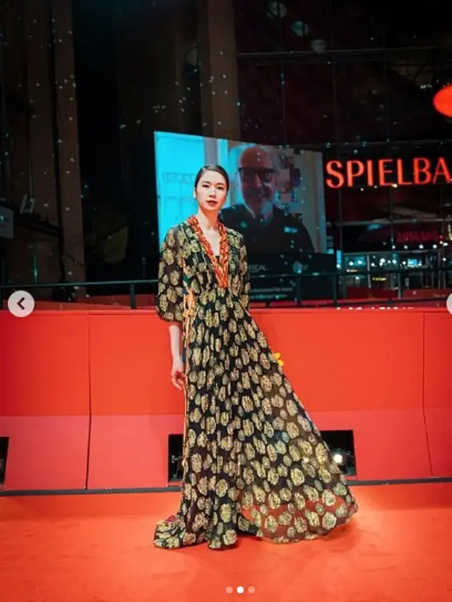 7 Potret Laura Basuki di Berlin, Raih Penghargaan di Berlinale Film Festival 2022