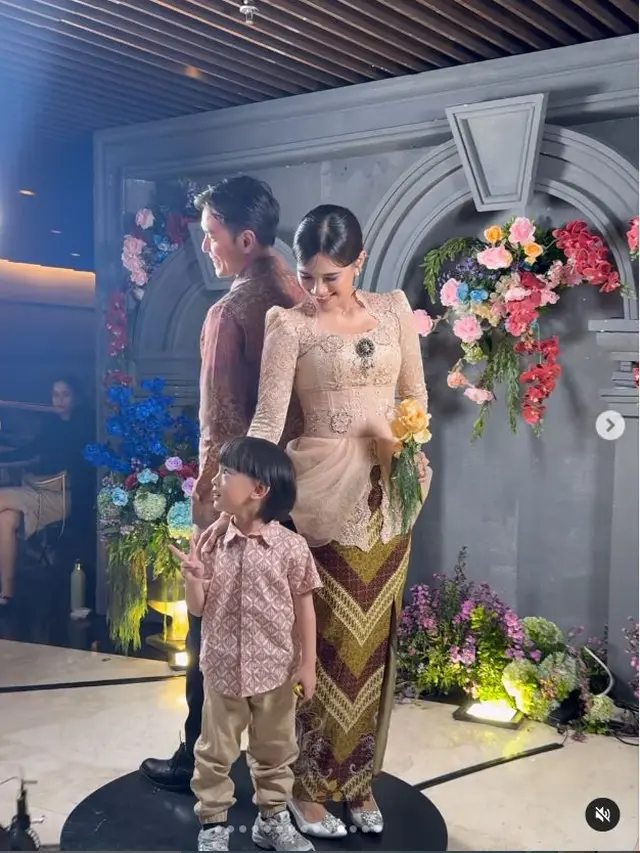6 Potret Audi Marissa di Pernikahan Ochi Rosdiana, Serasi dengan Anthony Xie