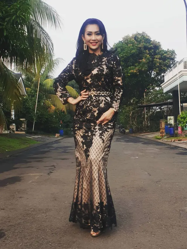6 Potret Ratna Listy saat Pakai Kebaya, Memesona