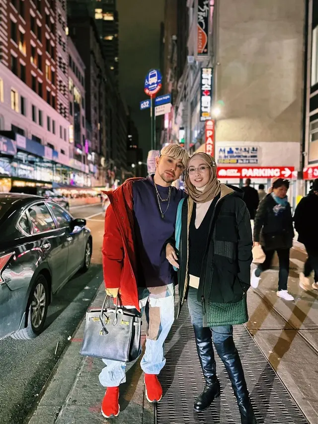 6 Momen Kebersamaan Desy Ratnasari dan Caren Delano, Jadi Sorotan Netizen
