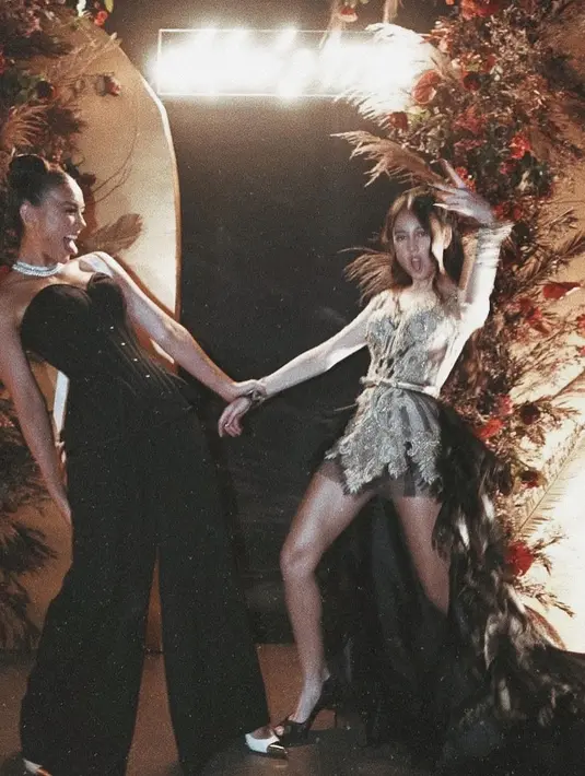 Agnez Mo dan Chloe Xaviera (Sumber: Instagram/agnezmo)