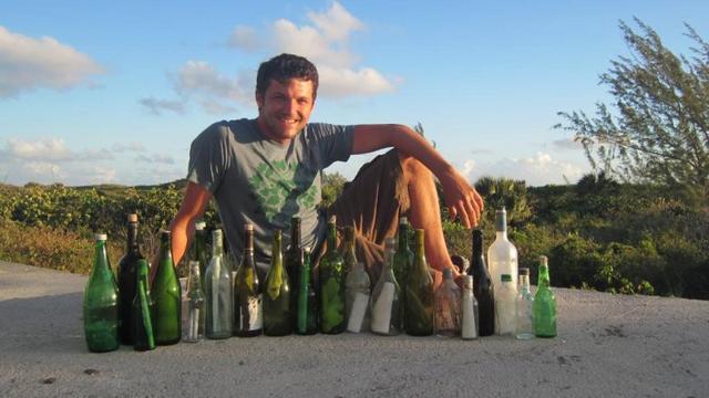 Hobi Berburu Surat dalam Botol