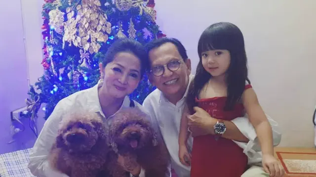 6 Potret Kebersamaan Roy Marten dan Gempi, Jadi Kakek Idaman