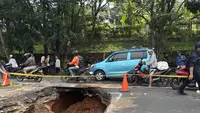 Urai Kemacetan di Jalan Ambles Lenteng Agung, 25 Petugas Dikerahkan
