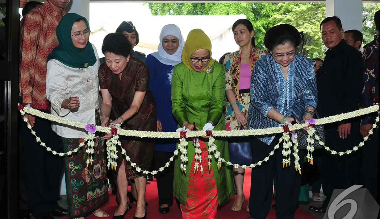 Ketua Umum PDI-P Megawati Soekarnoputri menghadiri acara 60 tahun Yayasan Pembinaan Anak Cacat (YPAC) Jakarta, Rabu (5/11/2014) (Liputan6.com/Johan Tallo)