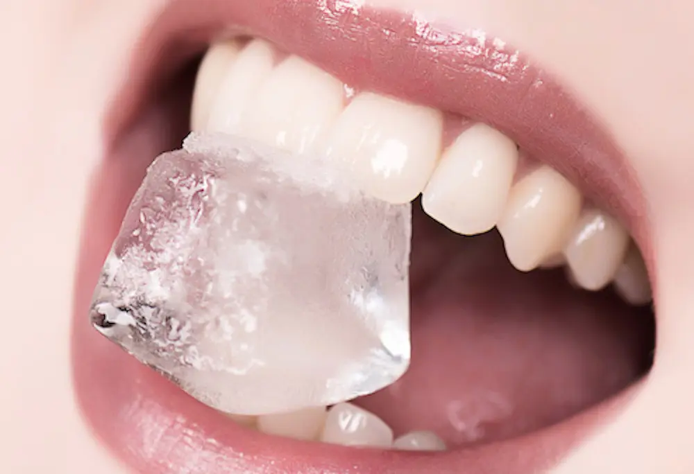 Jadi kebiasaan, ternyata hal ini bikin gigi kamu rusak lho, girls! (Sumber Foto: Best London Dentist)