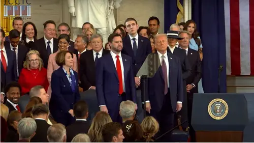Donald Trump dan JD Vance resmi dilantik sebagai presiden dan wakil presiden Amerika Serikat (AS) pada Senin (20/1/2025) waktu setempat. (Tangkapan layar)