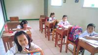 Para siswa di Sekolah Wahana Harapan (SWH) di Desa Tegal Angus Banten, yang didirikan oleh organisasi kemanusiaan Yayasan World Harvest (Dok. Facebook Sekolah Wahana Harapan / Nefri Inge)