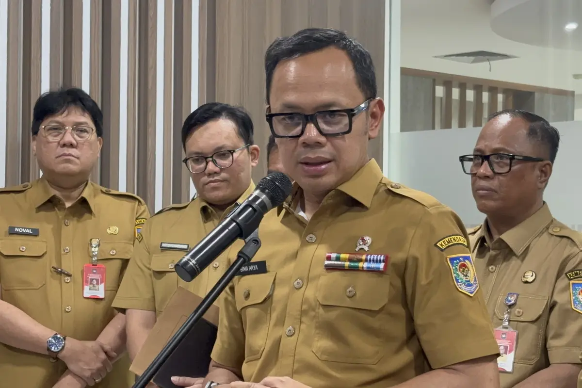 Wamendagri Bima Arya Umumkan Sanksi Terhadap Bupati Indramayu Lucky Hakim