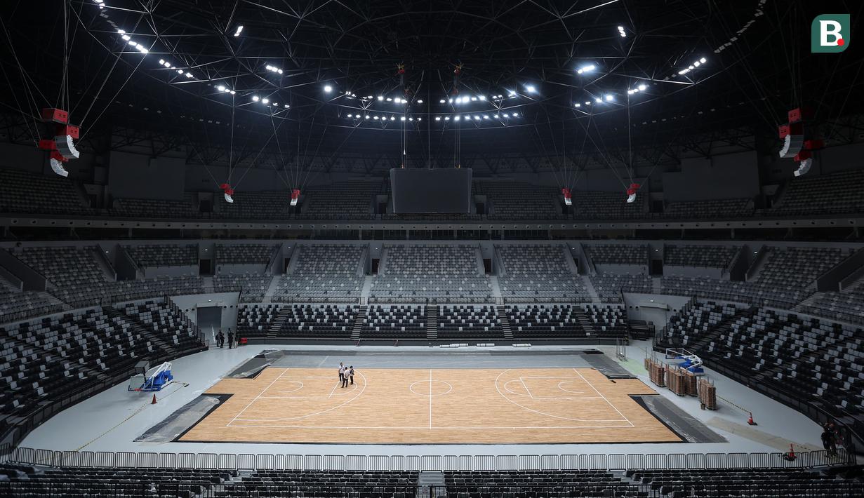 Lapangan utama yang dilihat dari Royal Box Indonesia Arena, Senayan, Jakarta, Selasa (25/07/2023). Indonesia Arena akan menjadi salah satu venue perhelatan akbar Piala Dunia Basket 2023 yang akan berlangsung 25 Agustus 2023 mendatang. (Bola.com/Bagaskara Lazuardi)