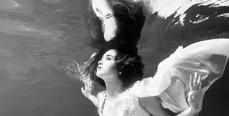 Menjadi model foto konsep underwater diakui Ayushita banyak mendapati kesulitan.