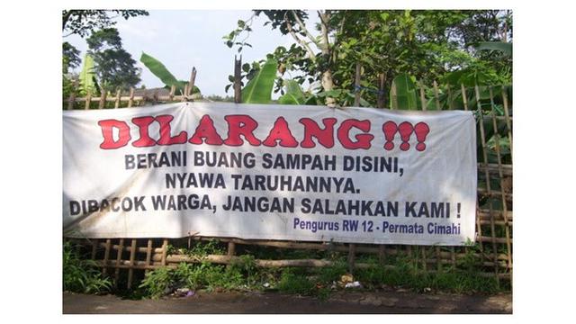 6 Potret Orang Melanggar Larangan Buang Sampah Ini Bikin Elus Dada